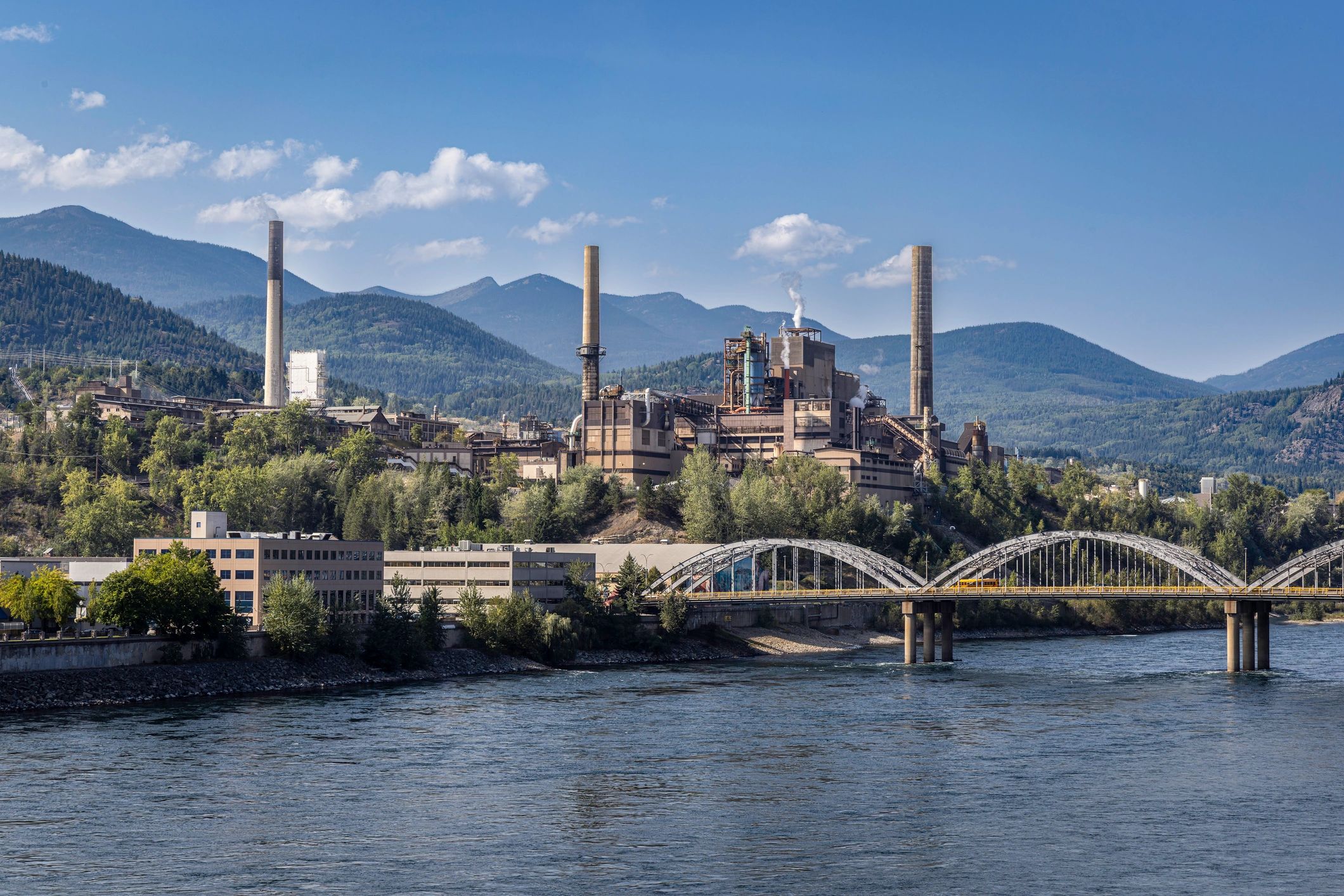 Large-scale smelter and industrial export landscape