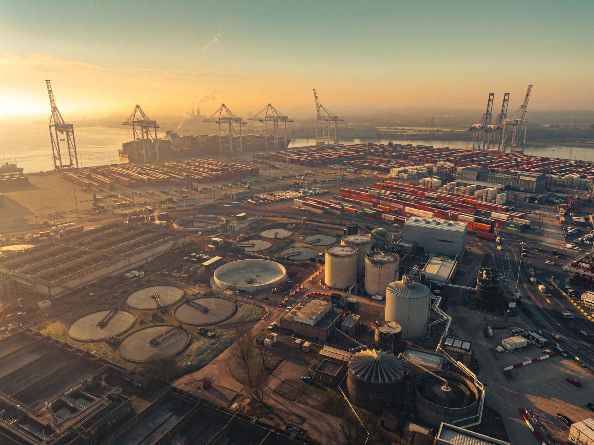 Shipping containers and port operations for international mineral exports