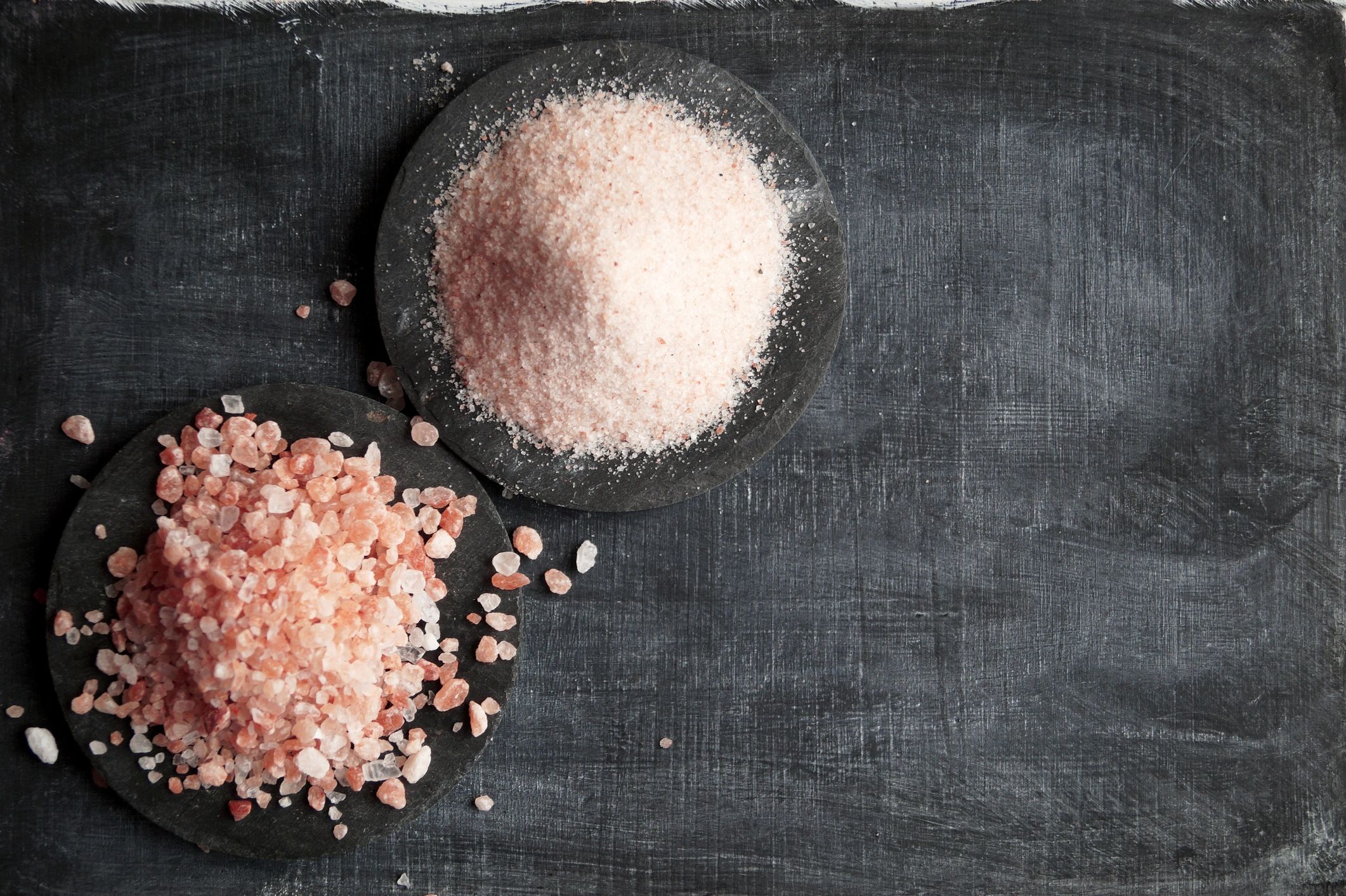Coarse and fine Himalayan pink salt